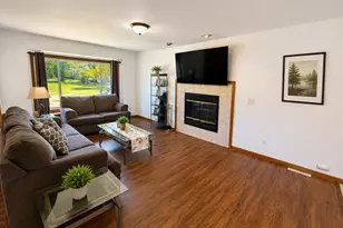 107 King Henry Rd, Poplar Grove, IL 61065 - Photo 5