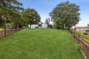 5701 Bedford Ct, Hanover Park, IL 60133 - Photo 3