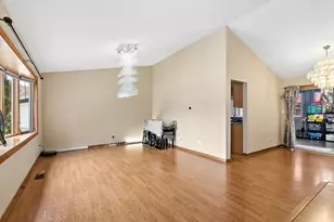 5701 Bedford Ct, Hanover Park, IL 60133 - Photo 5