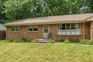2212 Silverthorn Dr, Rockford, IL 61107 - Photo 3