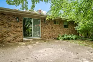 2212 Silverthorn Dr, Rockford, IL 61107 - Photo 9