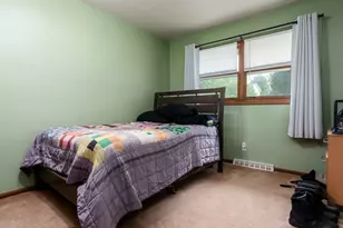 2212 Silverthorn Dr, Rockford, IL 61107 - Photo 31