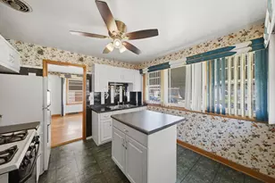 624 Marshall Ave, Bellwood, IL 60104 - Photo 3