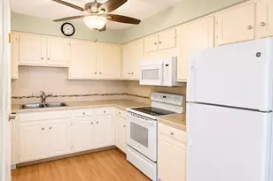 601 W Huntington Commons Rd, Mount Prospect, IL 60056 - Photo 7