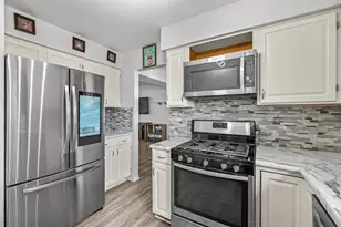 1441 Loch Lomond Dr, Crystal Lake, IL 60014 - Photo 5
