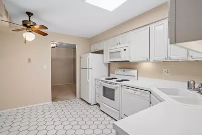 200 Lake Boulevard #428, Buffalo Grove, IL 60089 - Photo 7