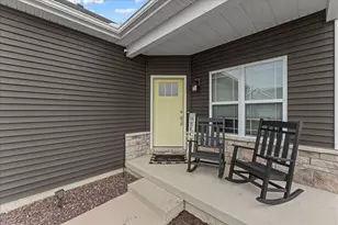 3402 Boulder Ridge Dr, Champaign, IL 61822 - Photo 3