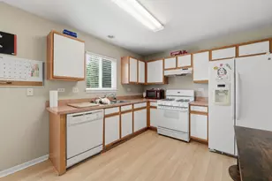 2636 Jenna Cir, Montgomery, IL 60538 - Photo 7