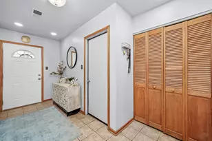 16323 Oxford Dr, Tinley Park, IL 60477 - Photo 3