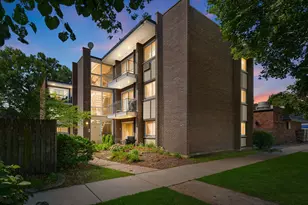 653 South Blvd, Oak Park, IL 60302 - Photo 1