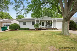 736 Carlson St, Sycamore, IL 60178 - Photo 1