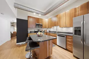 1048 W Foster Ave, Chicago, IL 60640 - Photo 9