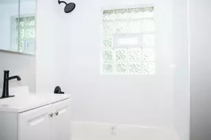 9737 S Merrill Ave, Chicago, IL 60617 - Photo 11