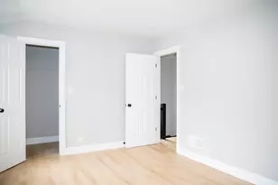 9737 S Merrill Ave, Chicago, IL 60617 - Photo 13