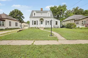 829 S Locust St, Pontiac, IL 61764 - Photo 1