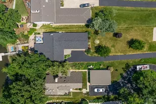 823 Holiday Dr, Lake Holiday, IL 60548 - Photo 5