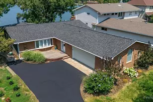 823 Holiday Dr, Lake Holiday, IL 60548 - Photo 7