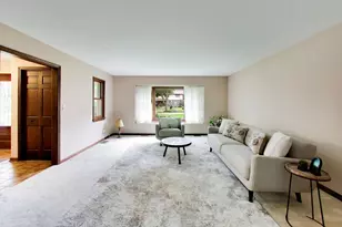 2302 Lisa Ct, Palatine, IL 60067 - Photo 3