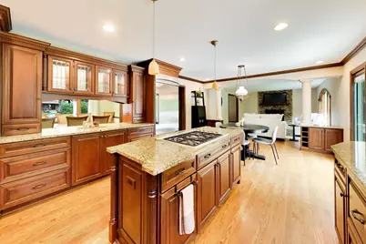 2302 Lisa Court, Palatine, IL 60067 - Photo 9
