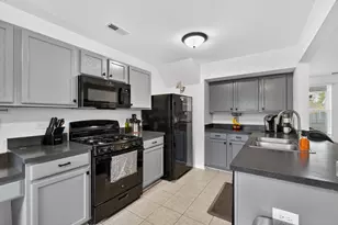 939 Four Seasons Blvd, Aurora, IL 60504 - Photo 9