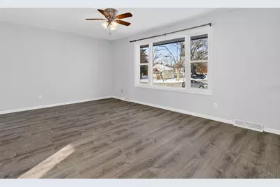 105 W Oak Street, Coal City, IL 60416 - Photo 3