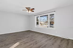 105 W Oak St, Coal City, IL 60416 - Photo 3