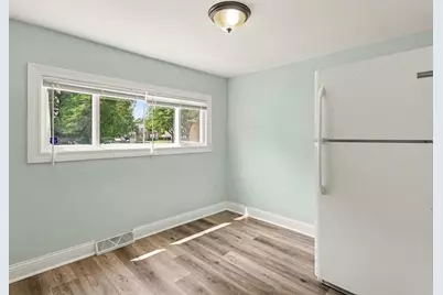 10004 S Torrence Avenue, Chicago, IL 60617 - Photo 7