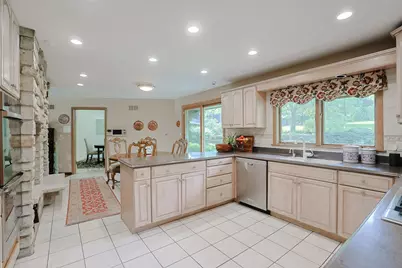 9 Camelot Drive, Oak Brook, IL 60523 - Photo 13