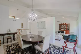 9 Camelot Dr, Oak Brook, IL 60523 - Photo 9