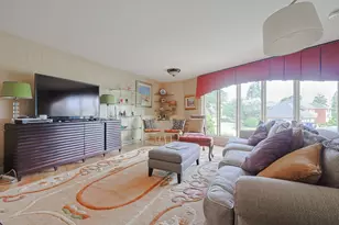 9 Camelot Dr, Oak Brook, IL 60523 - Photo 15