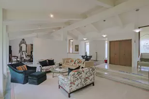 9 Camelot Dr, Oak Brook, IL 60523 - Photo 5