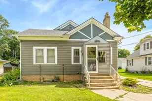 1247 W Logan St, Freeport, IL 61032 - Photo 3