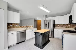 542 Waterford Ln, South Elgin, IL 60177 - Photo 11