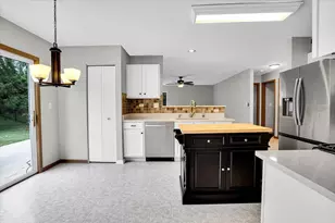 542 Waterford Ln, South Elgin, IL 60177 - Photo 9