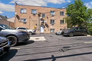 3037 W Montrose Ave, Chicago, IL 60618 - Photo 21