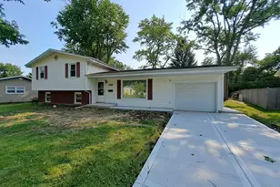 352 Sioux Ln, Carol Stream, IL 60188 - Photo 1
