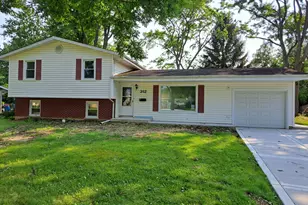 352 Sioux Ln, Carol Stream, IL 60188 - Photo 3