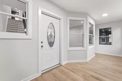 821 N Lockwood Avenue, Chicago, IL 60651 - Photo 5