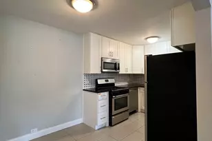 2400 W Balmoral Ave, Chicago, IL 60625 - Photo 9