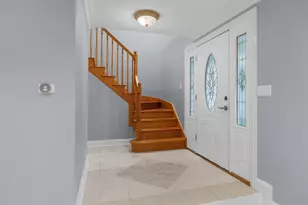 826 Pin Oak Cir, Cary, IL 60013 - Photo 3