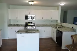 9034 Hillcrest Ln, Woodridge, IL 60517 - Photo 9