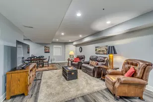 8N669 Edgewood Rd, Elgin, IL 60124 - Photo 45