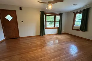 37 S Heather Dr, Crystal Lake, IL 60014 - Photo 3