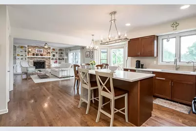 39W140 Baert Lane, Saint Charles, IL 60175 - Photo 5