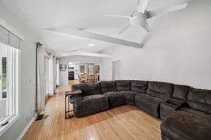 17W320 Scheel Dr, Willowbrook, IL 60527 - Photo 9