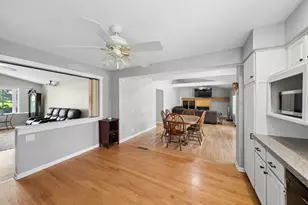 17W320 Scheel Dr, Willowbrook, IL 60527 - Photo 5