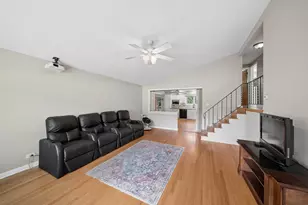 17W320 Scheel Dr, Willowbrook, IL 60527 - Photo 3