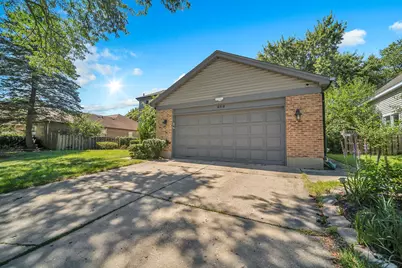 256 E Fox Hill Drive, Buffalo Grove, IL 60089 - Photo 3