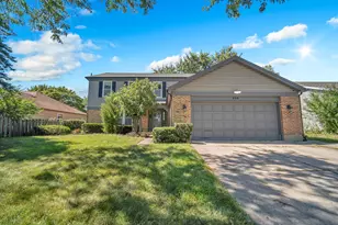 256 E Fox Hill Dr, Buffalo Grove, IL 60089 - Photo 1