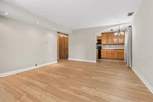 930 Perrie Dr, Elk Grove Village, IL 60007 - Photo 13